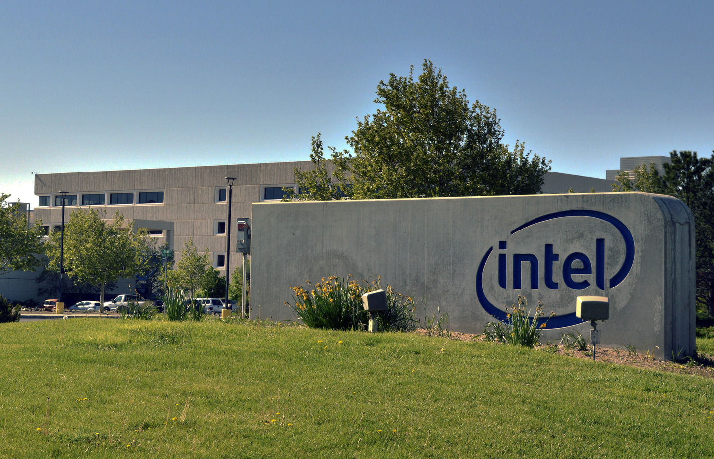 Intel investing $3.5B to boost US chip making in New Mexico plant