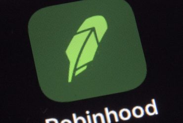 Robinhood starts public trading with lots of volatility