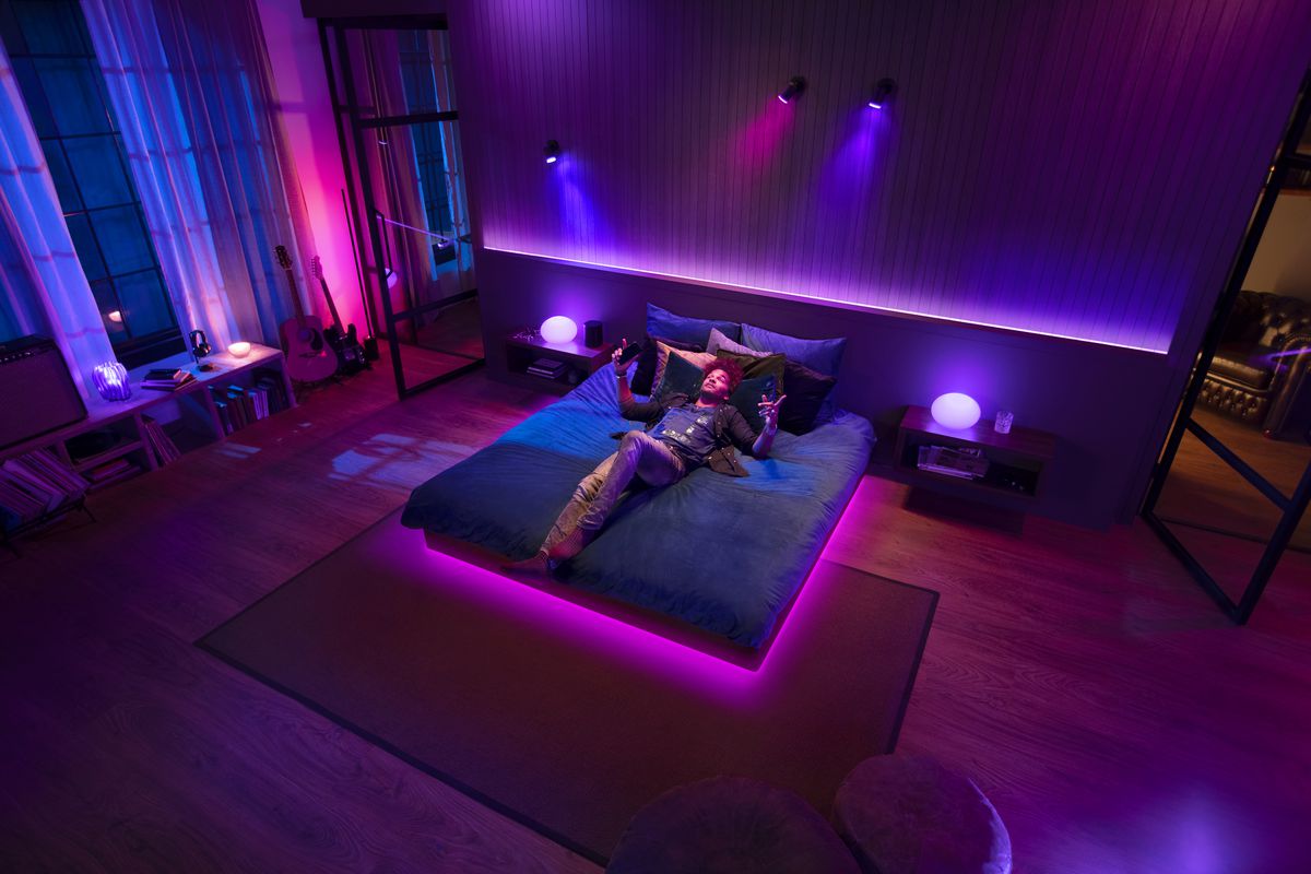 Philips Hue joins hand with Spotify to offer sync between music and light bulbs flash
