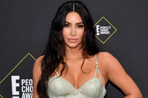 Kim Kardashian Posts Images from The Backstage of The Rapunzel Photo Shoot