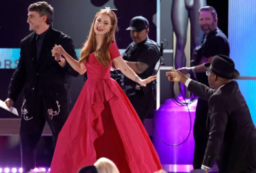 SAG Awards 2023: Jessica Chastain Admits She's "Little Embarrassed"!