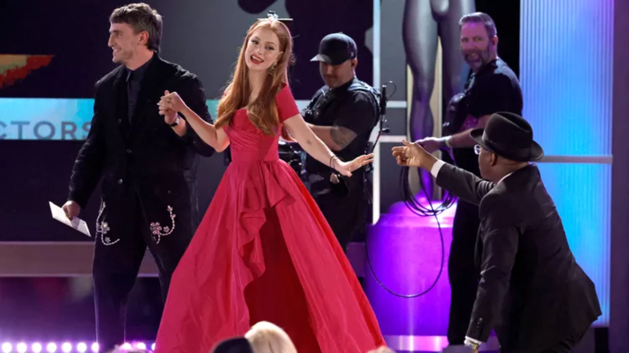 SAG Awards 2023: Jessica Chastain Admits She's "Little Embarrassed"!