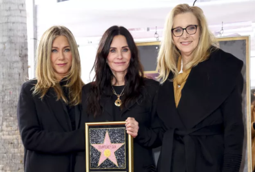 Courteney Cox Reunites with 'Friends' 'Sisters' Jennifer Aniston, Lisa Kudrow at Hollywood Walk of Fame Ceremony!