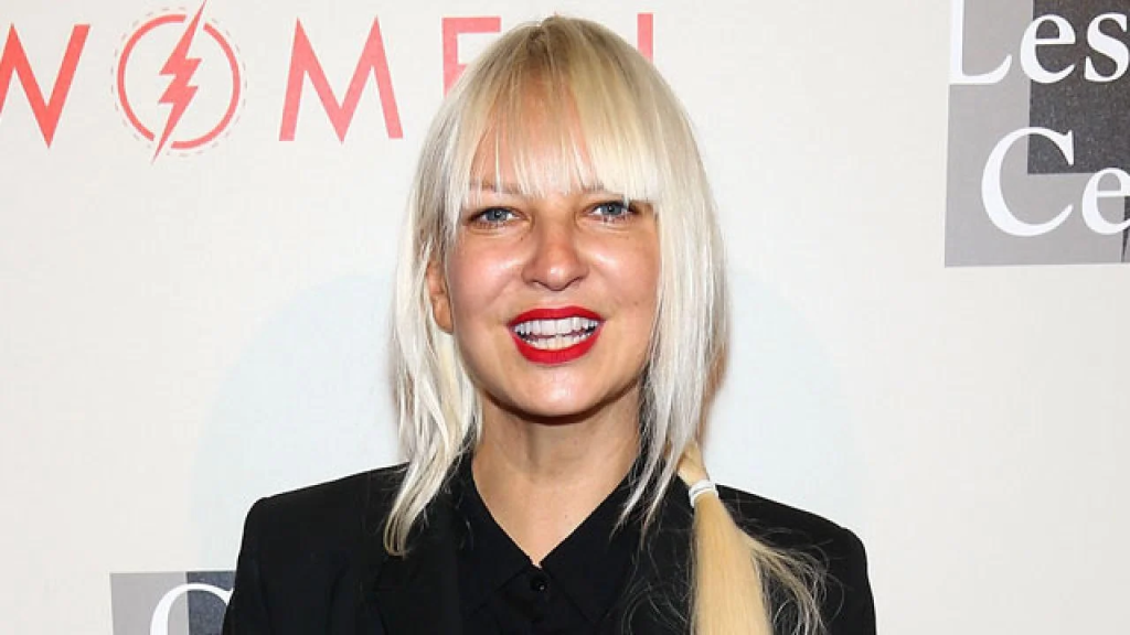 is sia pregnant
