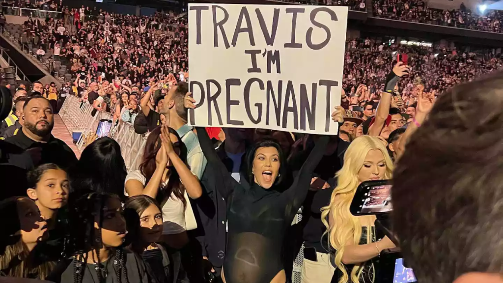 Pregnant Kourtney Kardashian Displays Pregnancy Progress: "It's Been a Minute Since I Did This"