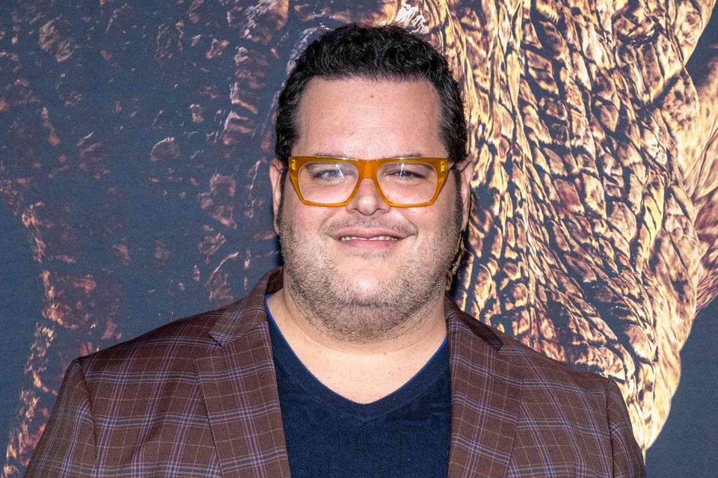 is josh gad gay