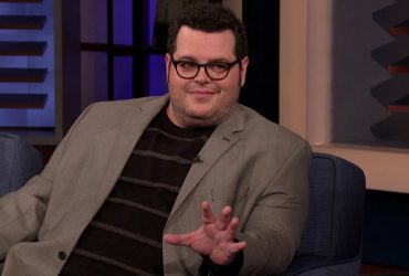 is josh gad gay